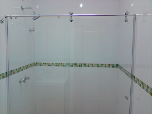 Box elegance, incolor, 8mm, temperado com roldanas em alumínio cromado, med. 1,00 x 1,80